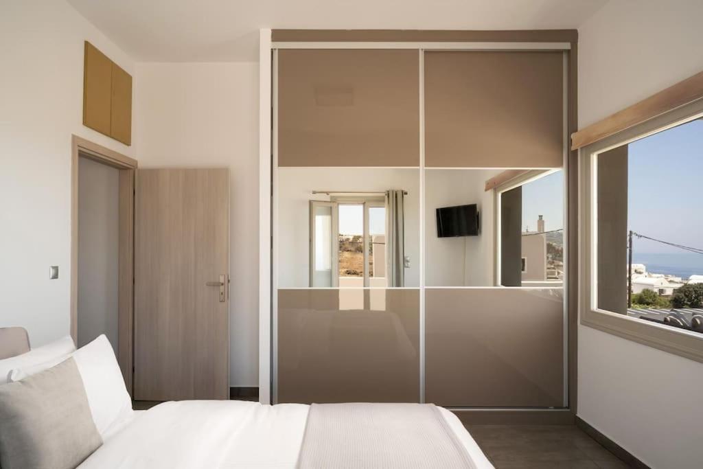 In The Heart Of Fira & Free Pool - Nychteri Suite Exterior foto