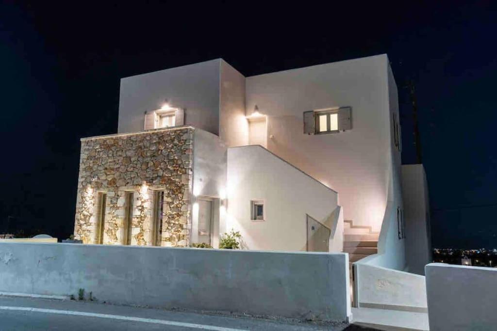 In The Heart Of Fira & Free Pool - Nychteri Suite Exterior foto