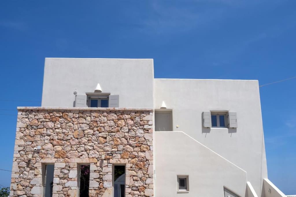 In The Heart Of Fira & Free Pool - Nychteri Suite Exterior foto