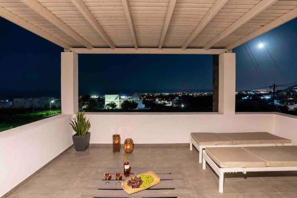 In The Heart Of Fira & Free Pool - Nychteri Suite Exterior foto